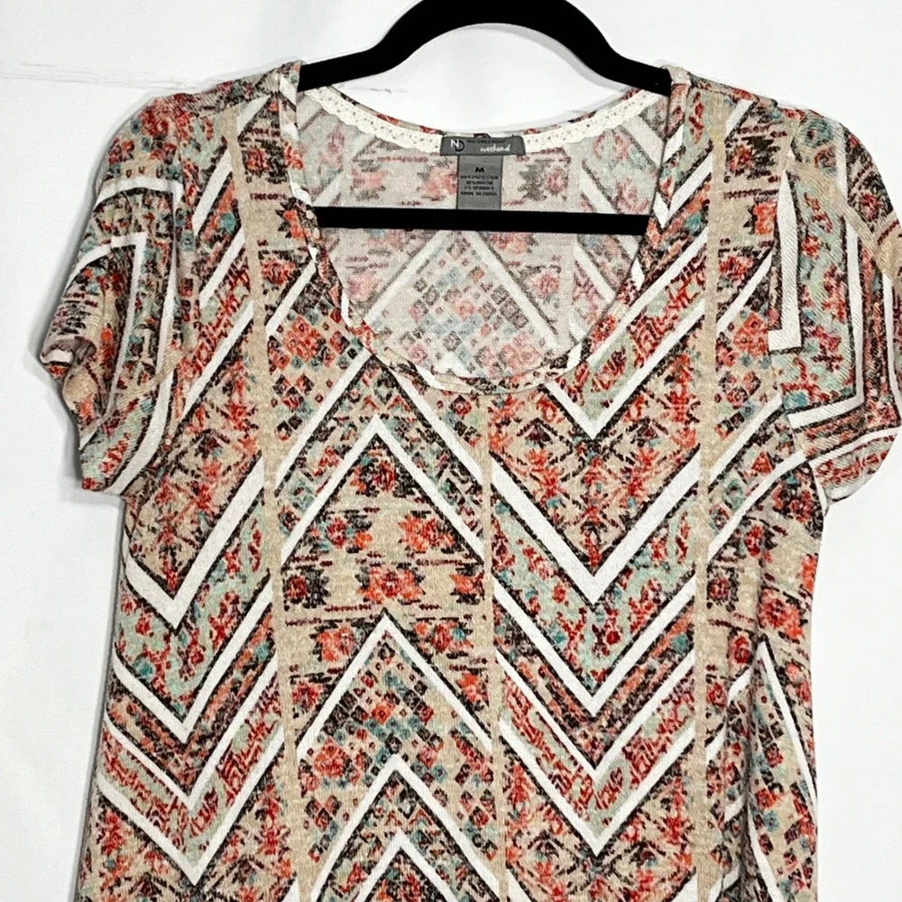 New Directions Weekend Womens Medium Chevron Floral Sharkbite Hem Knit Top Coral